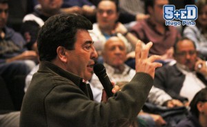 Carlos Parra durante su intervenci&oacute;n